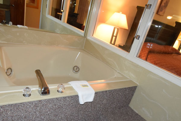 jetted tub in valla suite